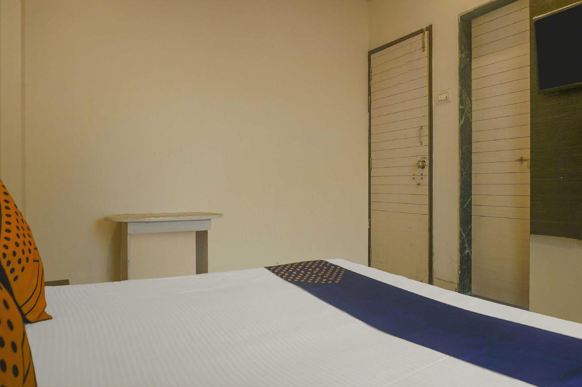 Hotel O Peacock Lodging Kharakvasla エクステリア 写真