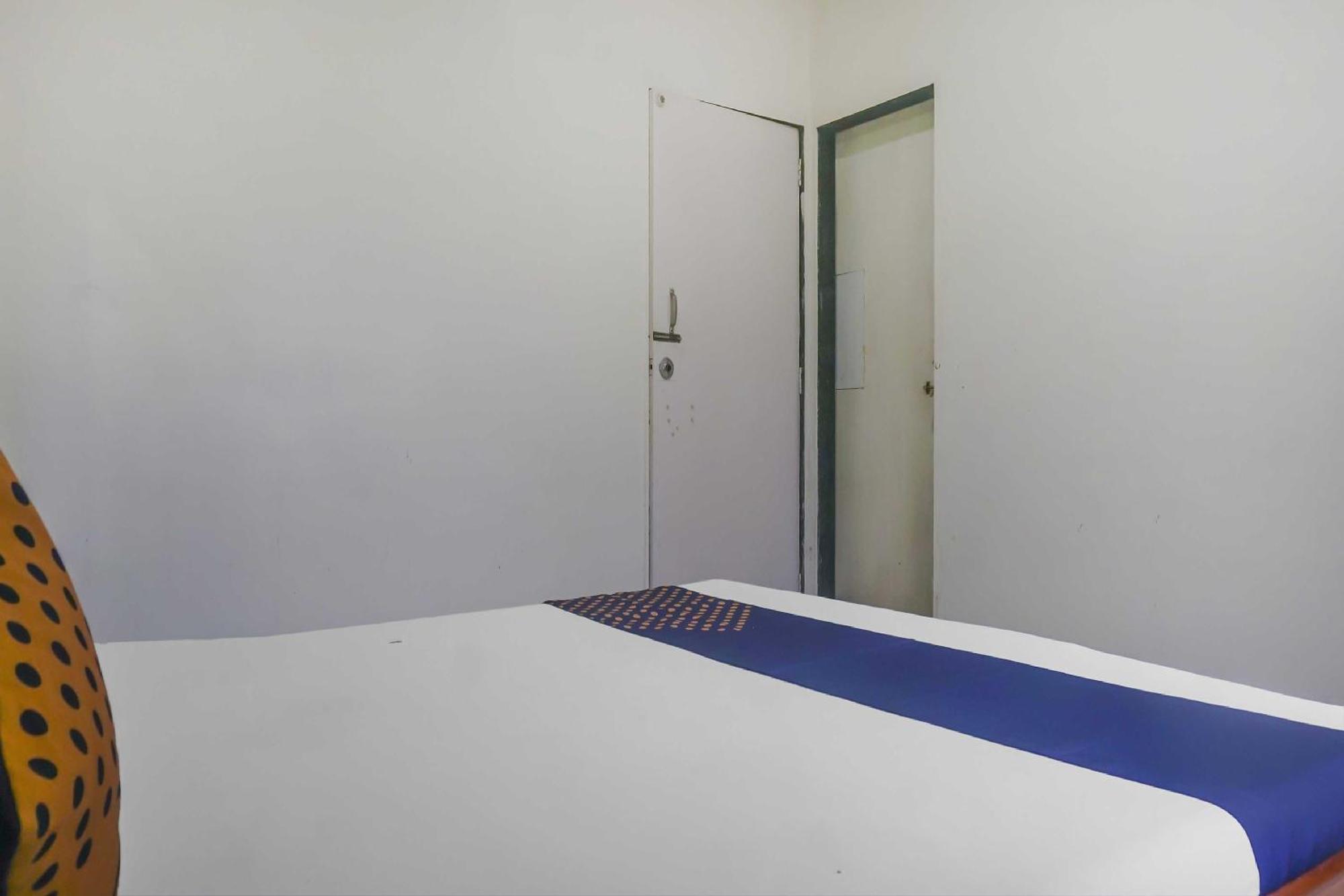 Hotel O Peacock Lodging Kharakvasla エクステリア 写真