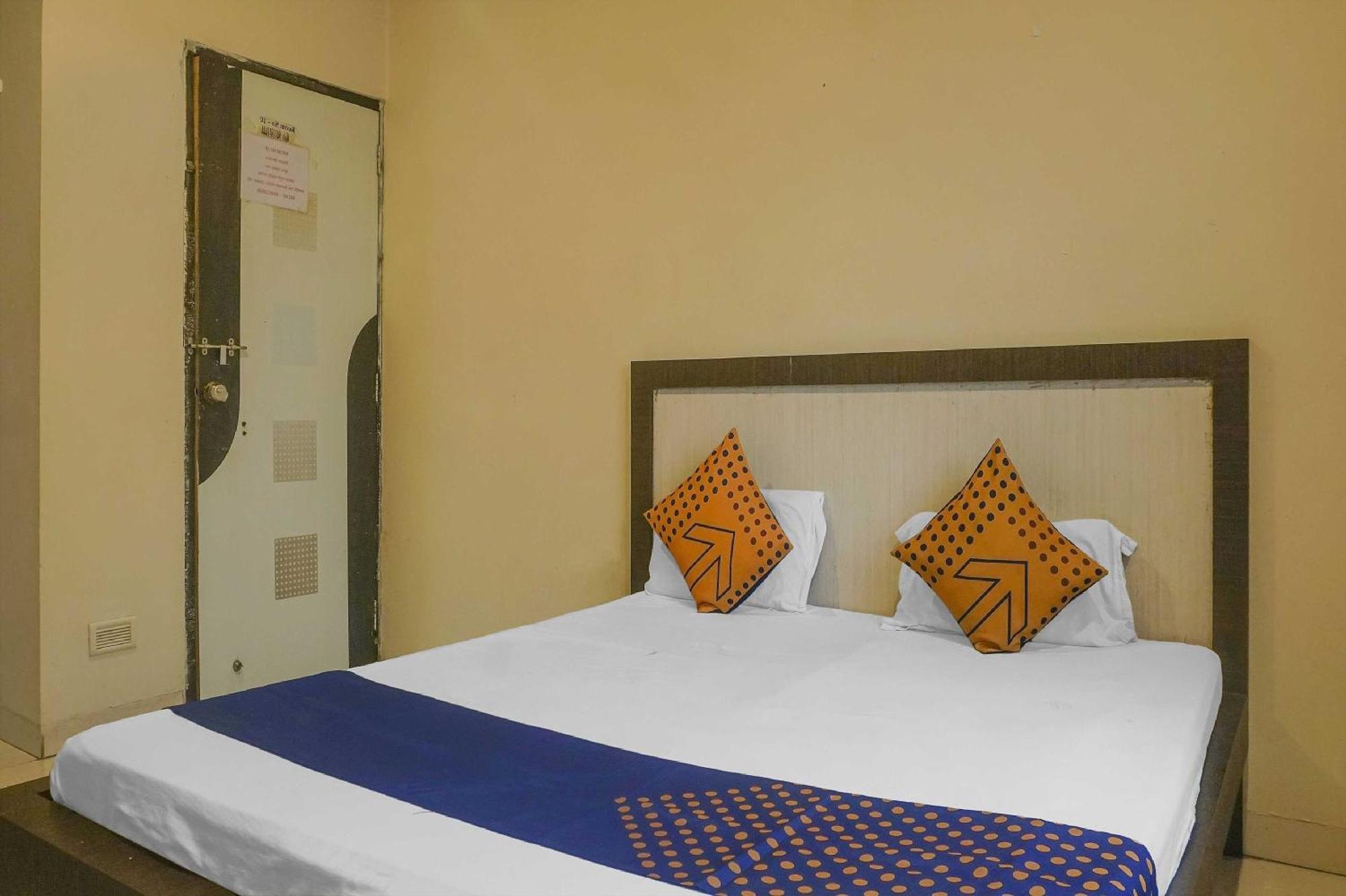 Hotel O Peacock Lodging Kharakvasla エクステリア 写真