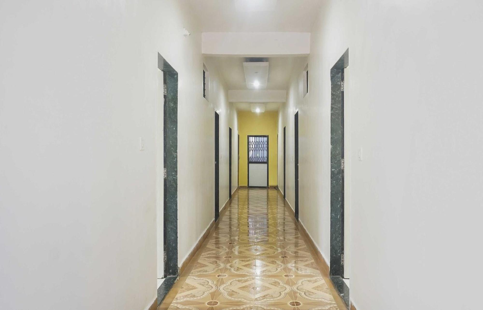 Hotel O Peacock Lodging Kharakvasla エクステリア 写真