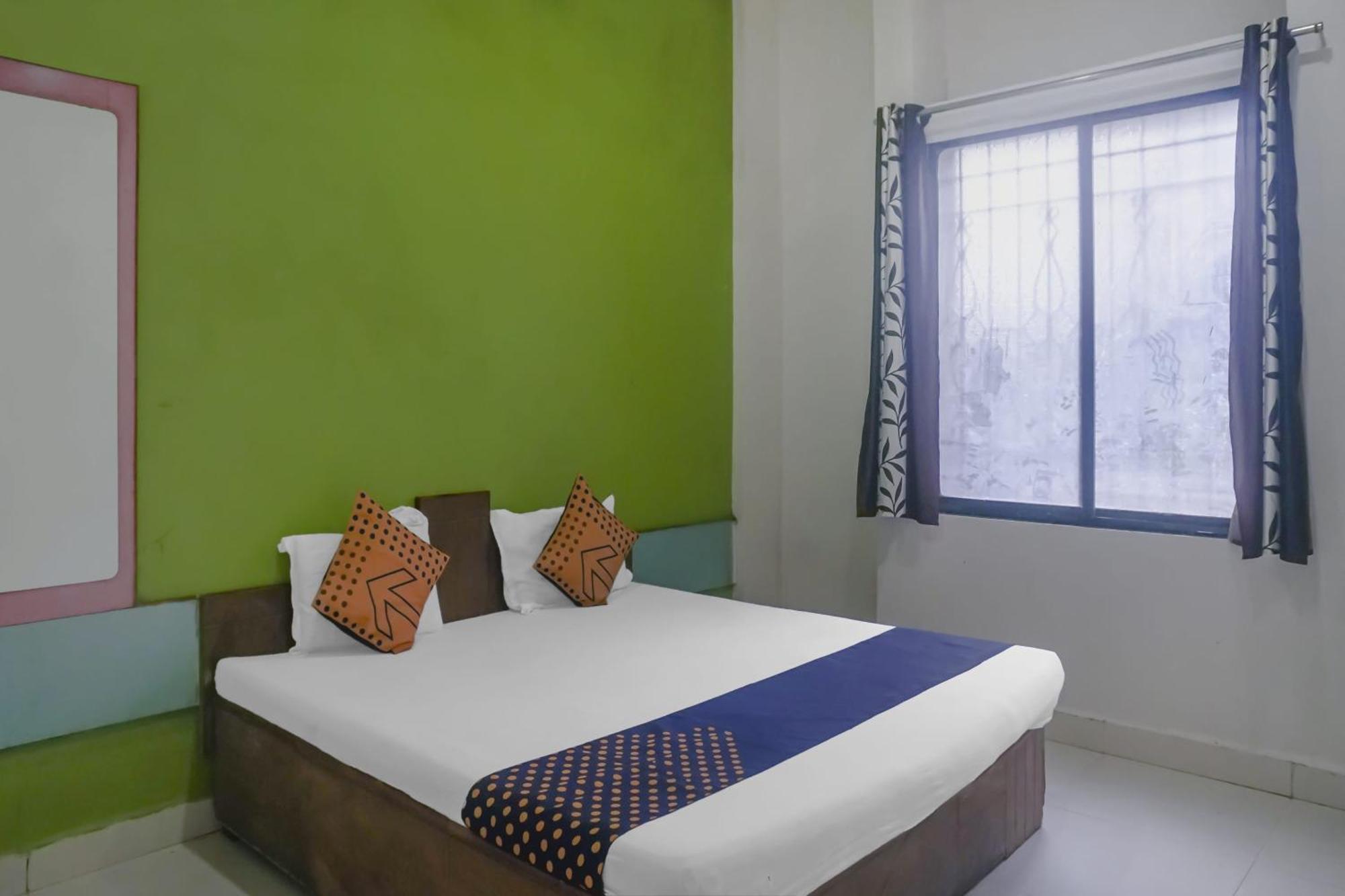 Hotel O Peacock Lodging Kharakvasla エクステリア 写真