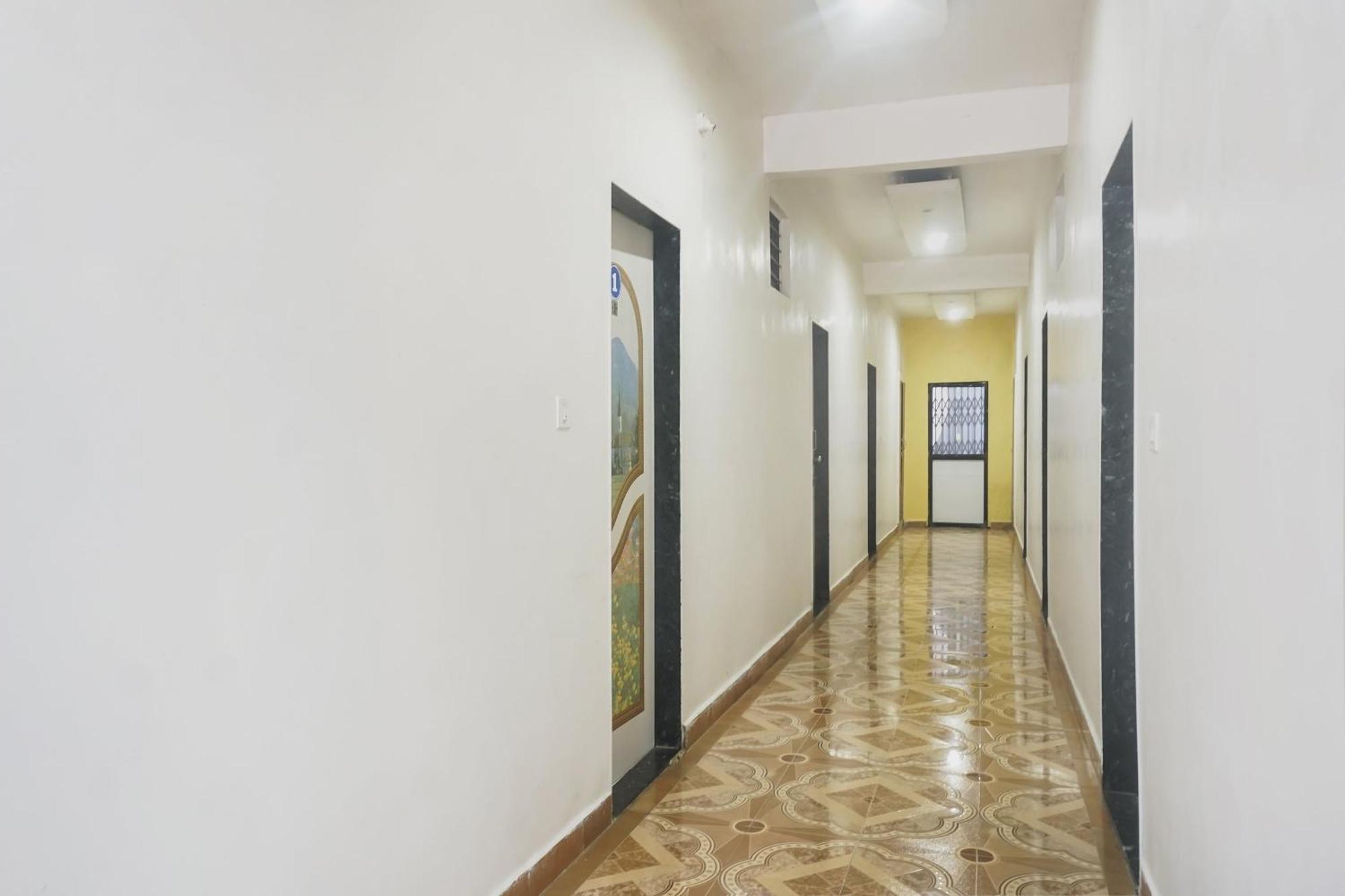 Hotel O Peacock Lodging Kharakvasla エクステリア 写真