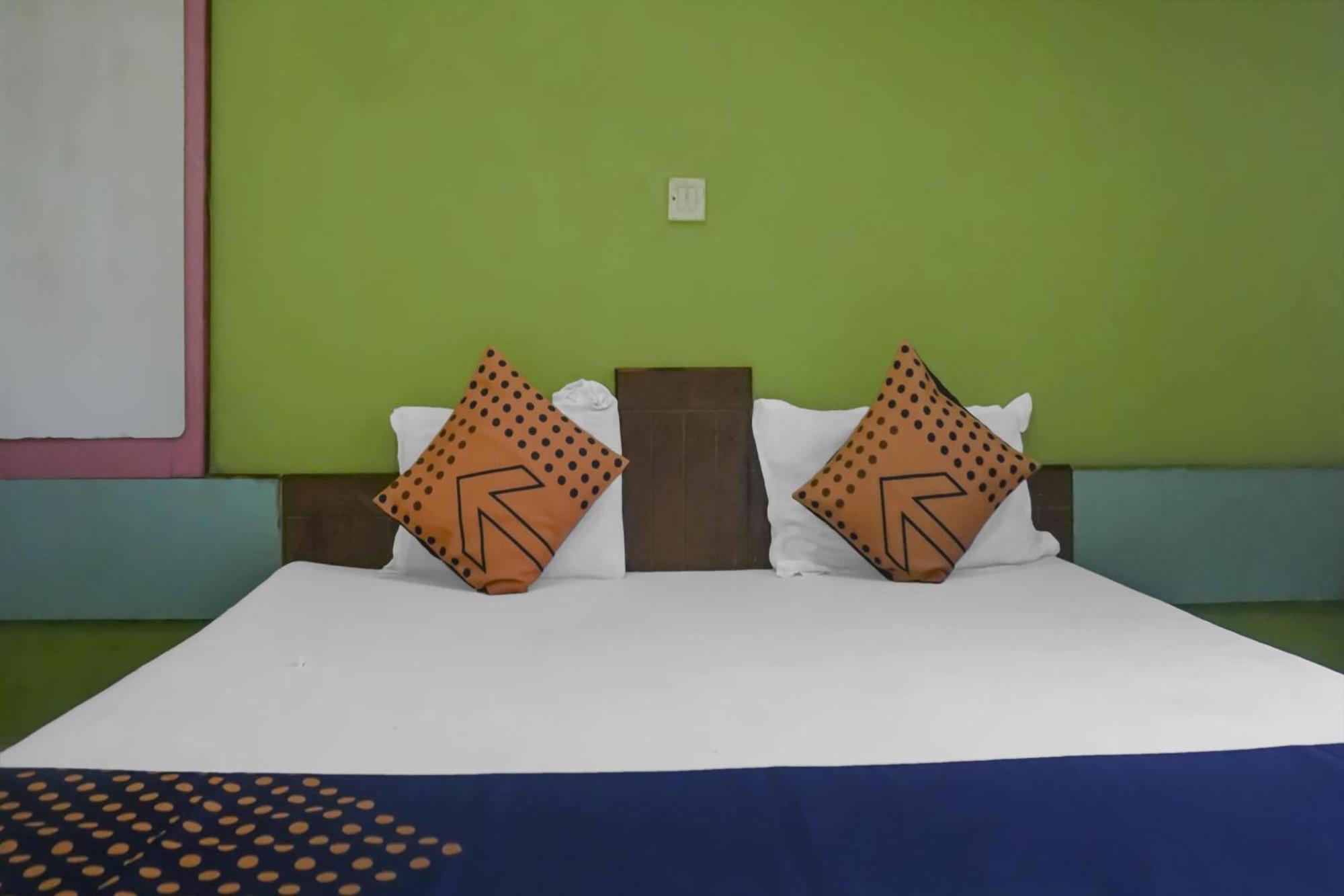 Hotel O Peacock Lodging Kharakvasla エクステリア 写真
