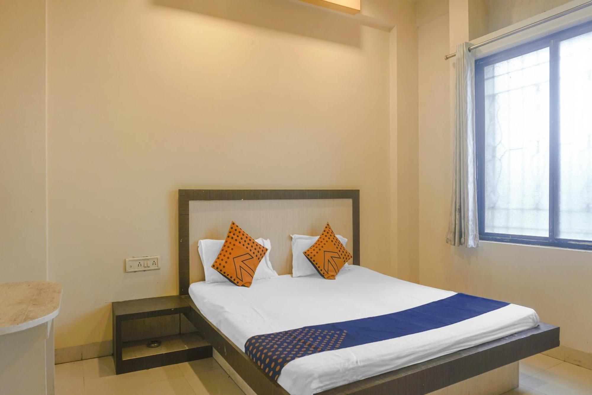 Hotel O Peacock Lodging Kharakvasla エクステリア 写真