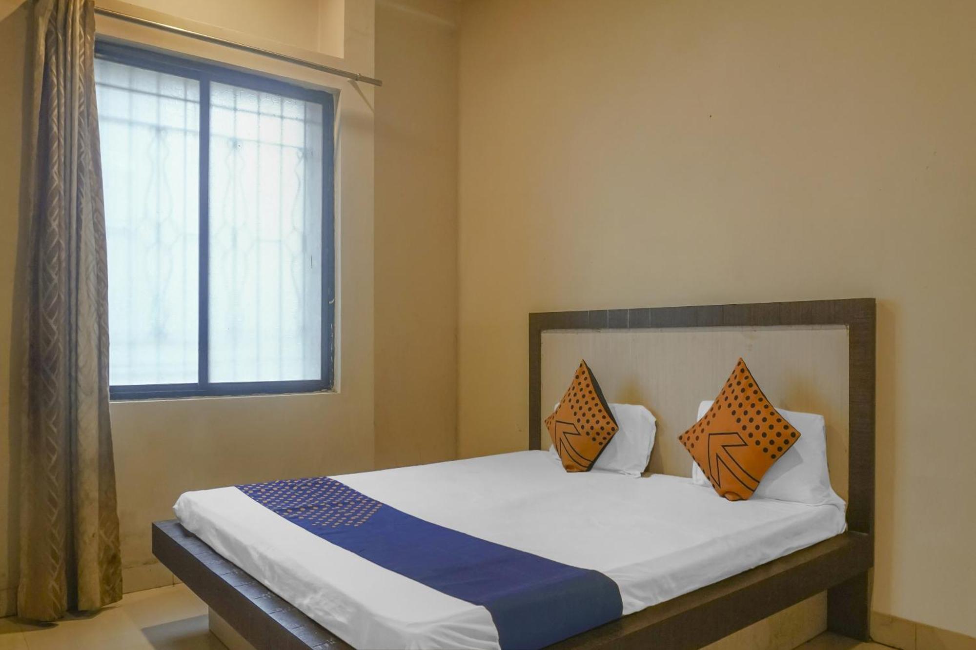 Hotel O Peacock Lodging Kharakvasla エクステリア 写真