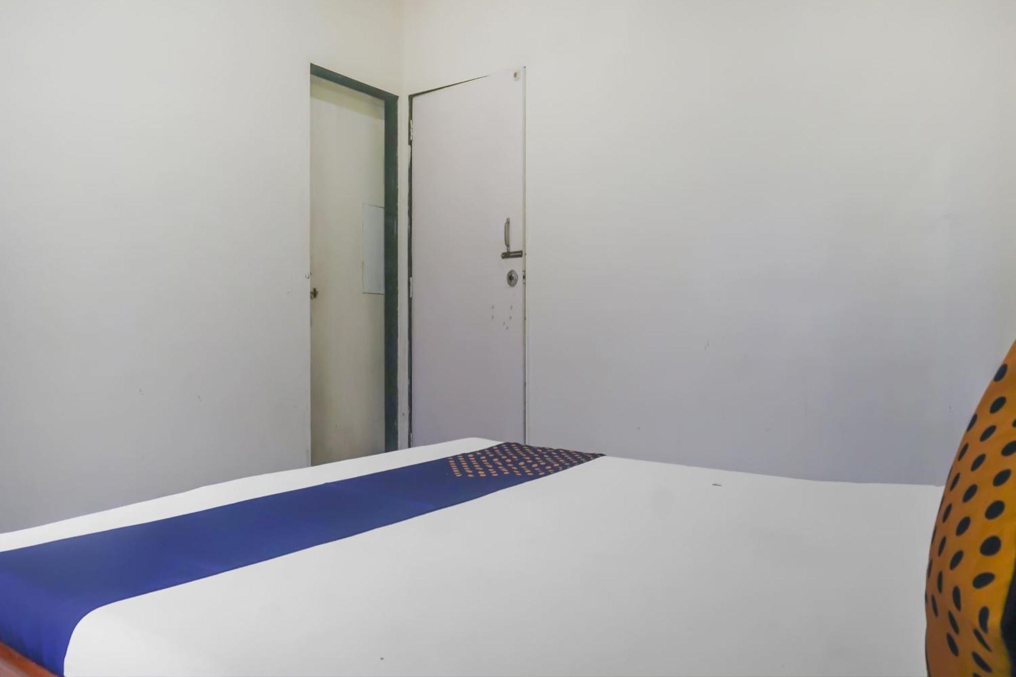 Hotel O Peacock Lodging Kharakvasla エクステリア 写真