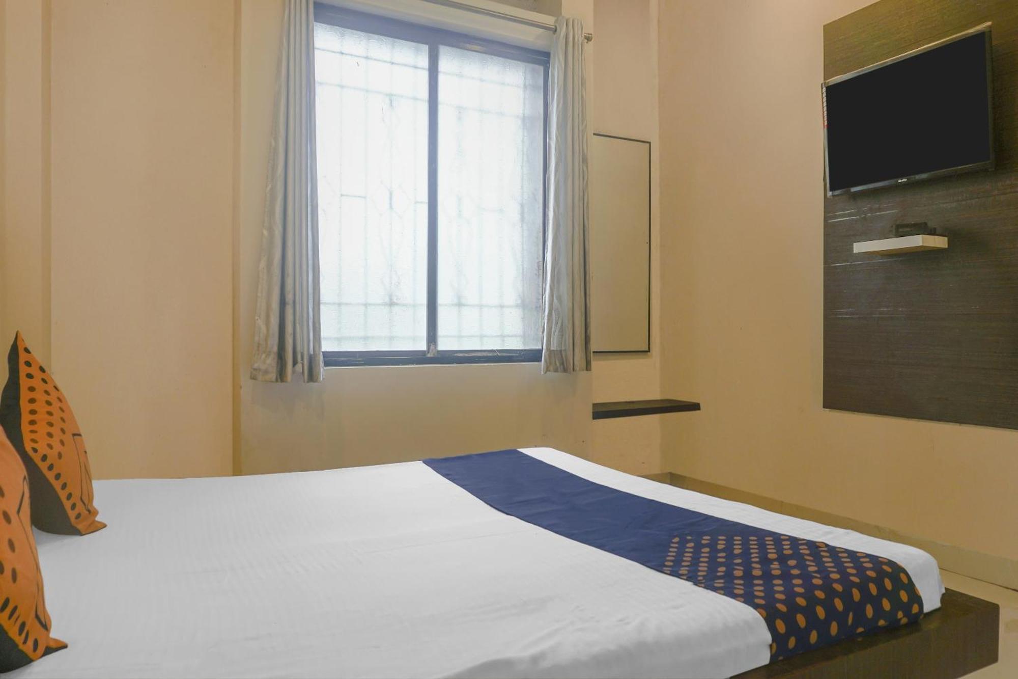 Hotel O Peacock Lodging Kharakvasla エクステリア 写真