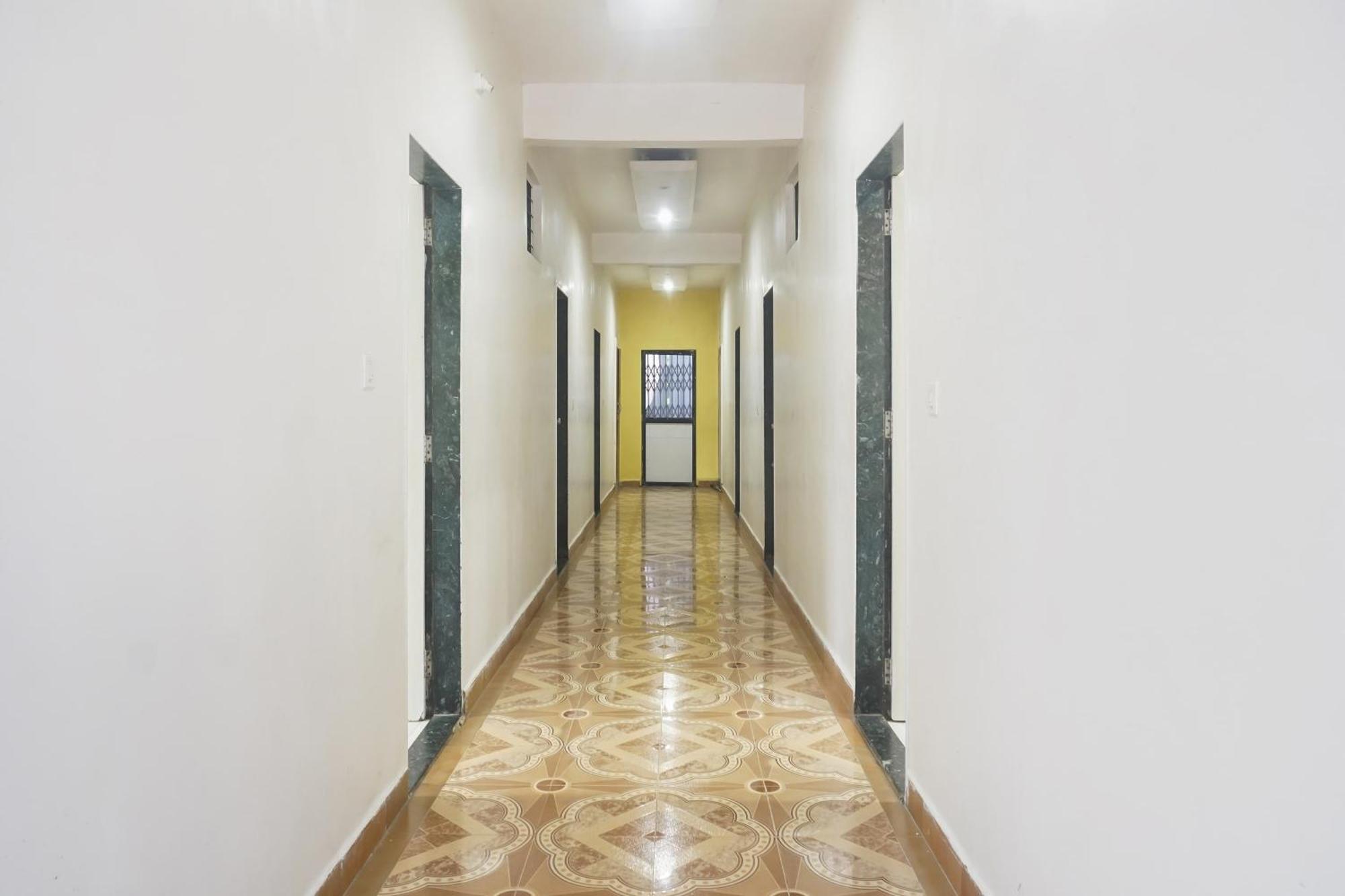 Hotel O Peacock Lodging Kharakvasla エクステリア 写真