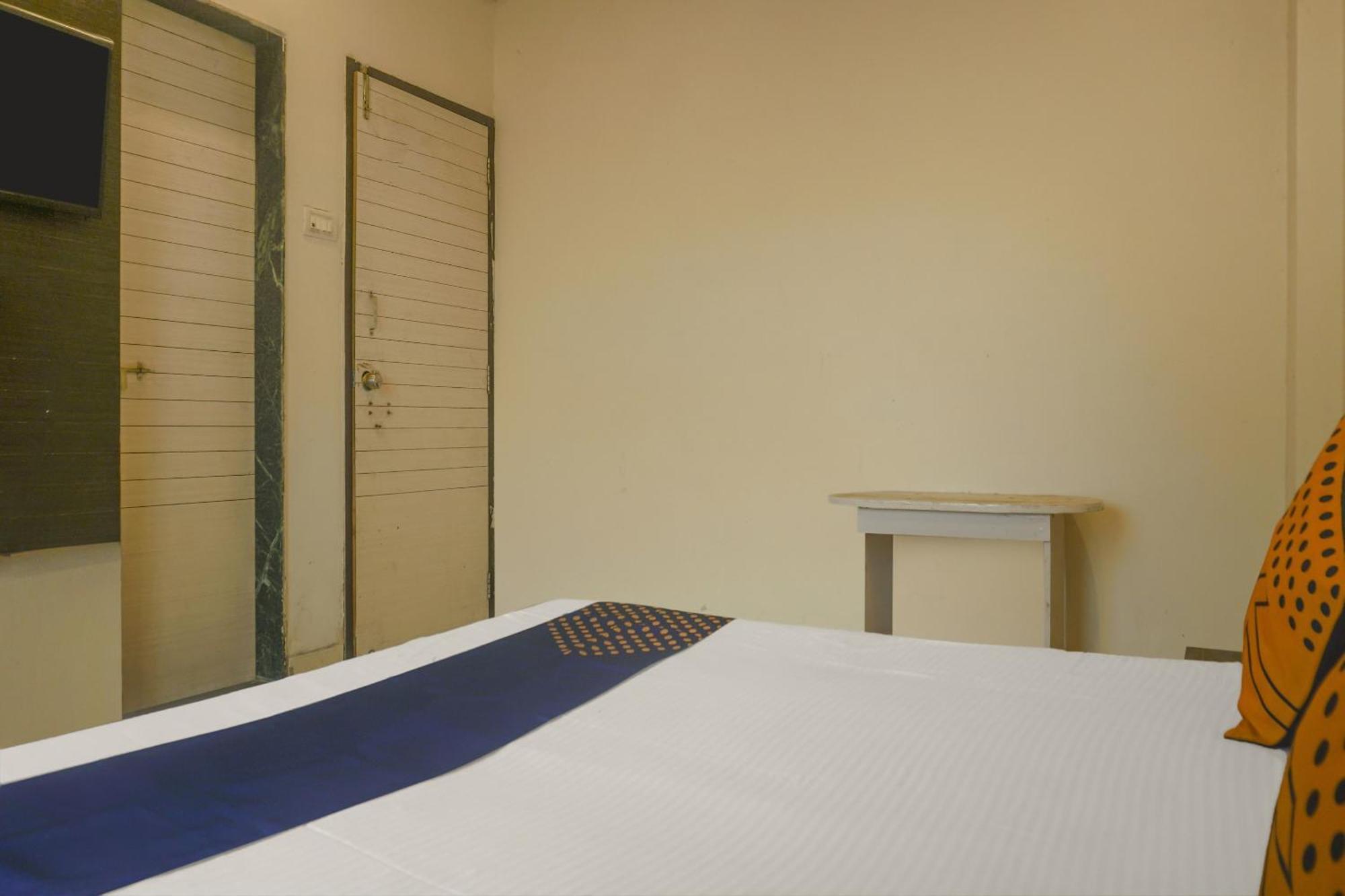 Hotel O Peacock Lodging Kharakvasla エクステリア 写真