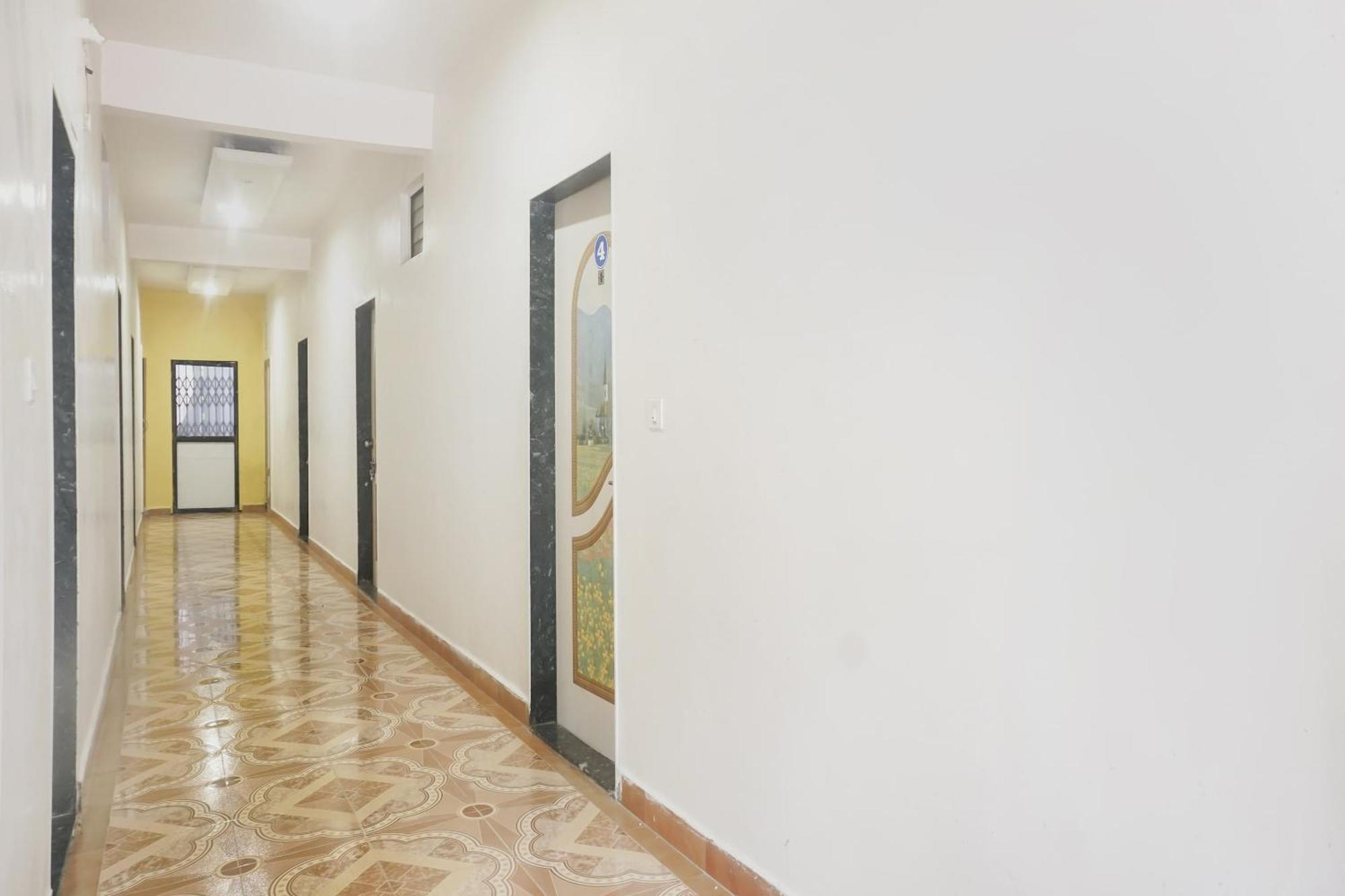 Hotel O Peacock Lodging Kharakvasla エクステリア 写真